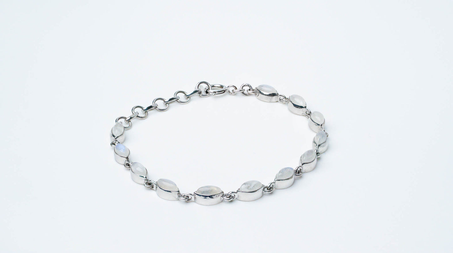 The Queen Armband