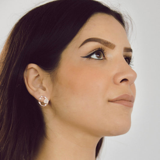 The Lunar Rose Oorbel