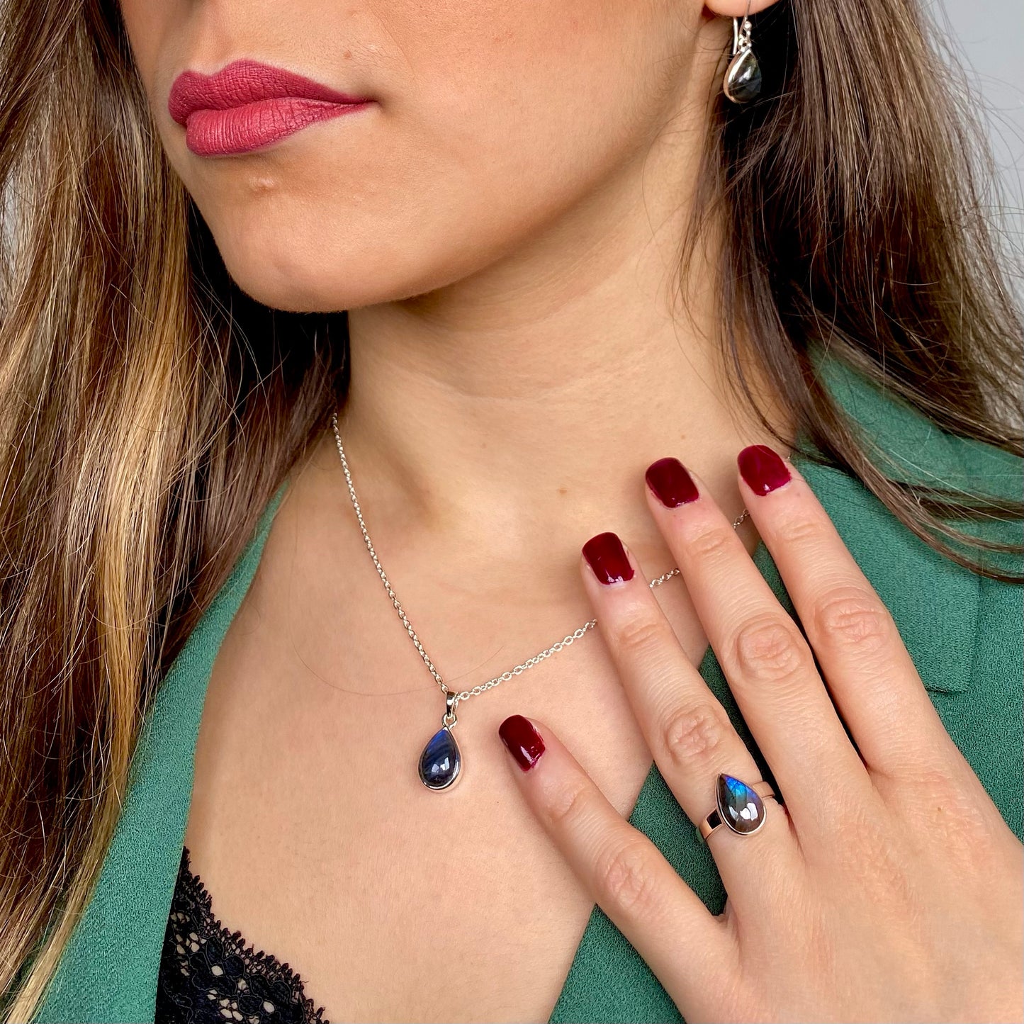 The Labradorite Oorbel