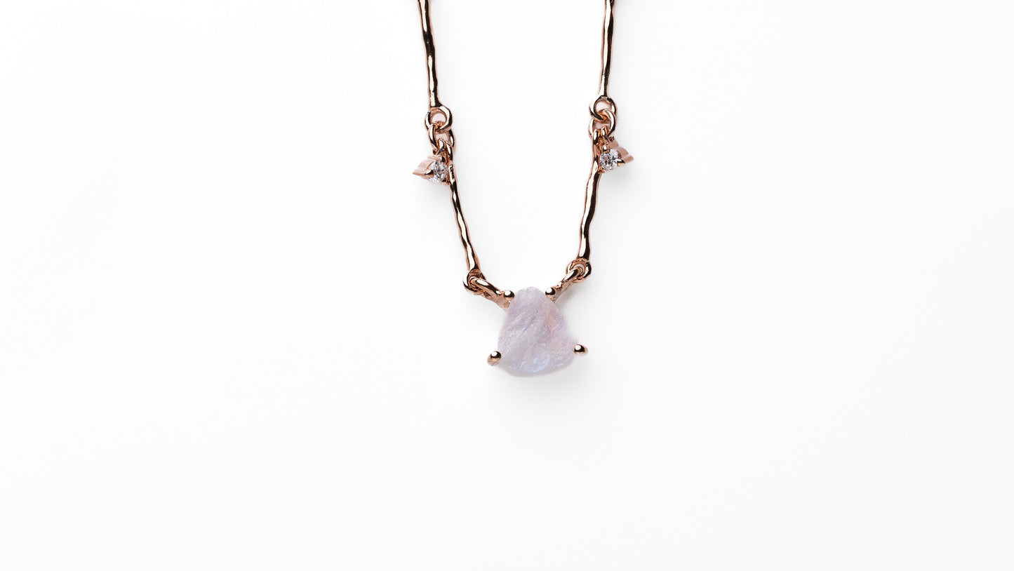 The Lunar Rose Ketting