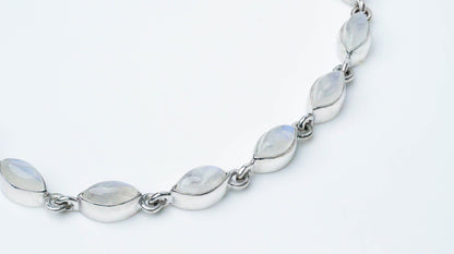 The Queen Armband