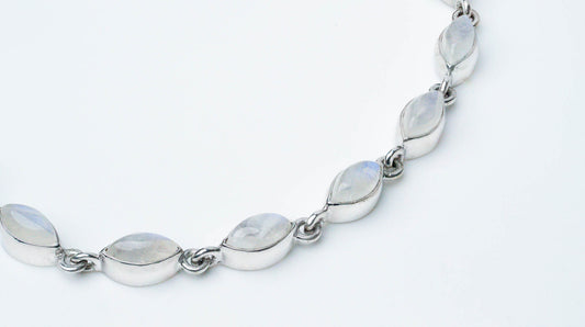 The Queen Armband